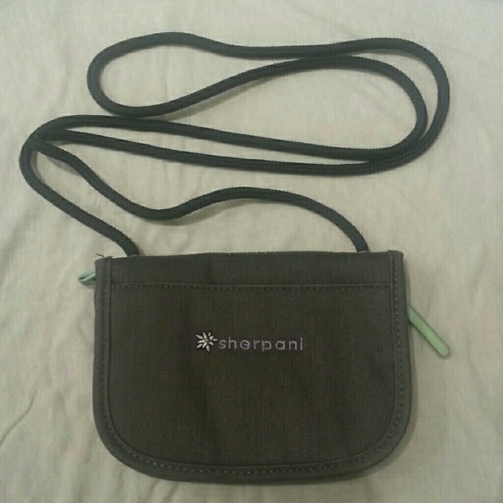 Sherpani Zoe crossbody wallet